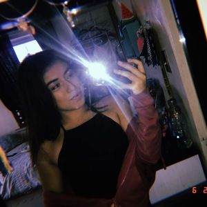 Meet your Posher, Alexis